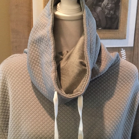 Under Armour Oversized Sweatshirt - Picture 2 of 11
